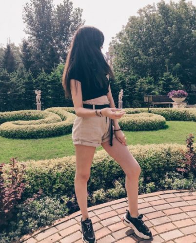 Güzel Kalçalarıyla Show Yapan Antalya Escort Melis
