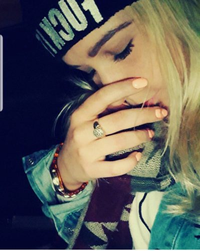 Kısa Seanslarla Tatmin Olmayan Genç Escort Mine