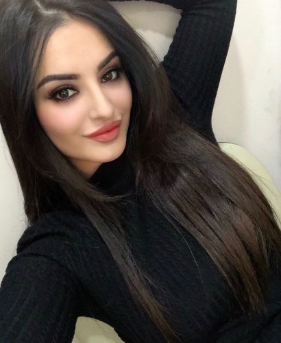 Profesyonel Dansözleri Kıvrak Bedeniyle Kıskandıran Afet